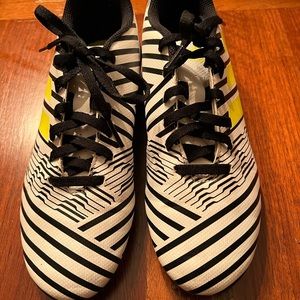 Adidas boys soccer cleats size 4
